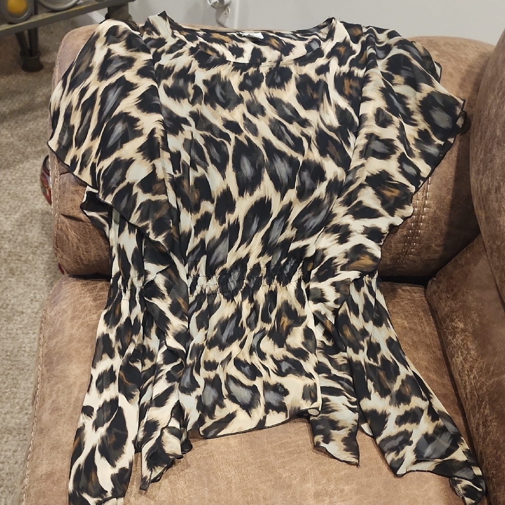 Worthington Cream and Black Asymmetrical Blouse with Cap Sleeves
